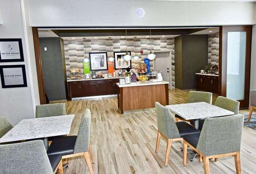 호텔 Hampton Inn Kirksville