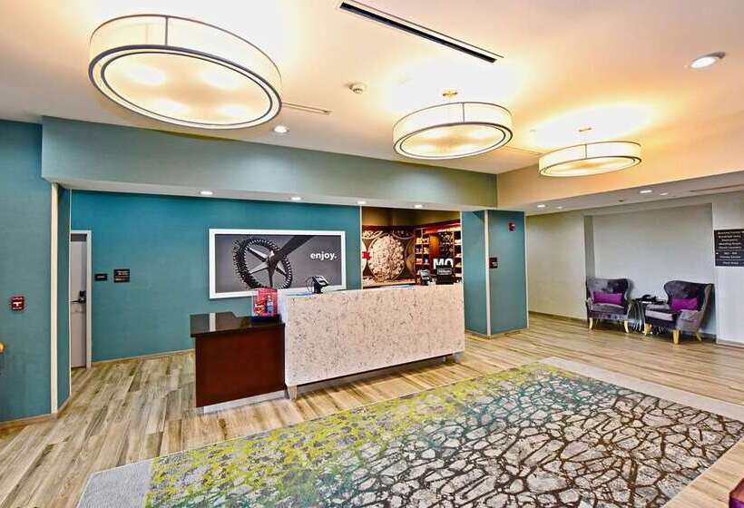 호텔 Hampton Inn Kirksville