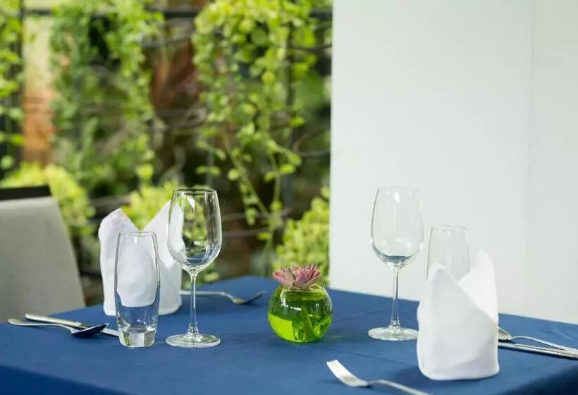 هتل Monthara Angkor Residence