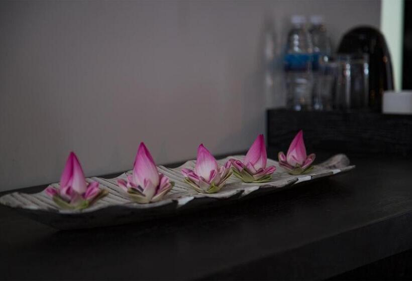هتل Monthara Angkor Residence
