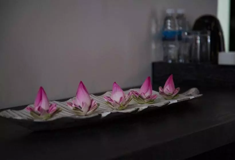 هتل Monthara Angkor Residence