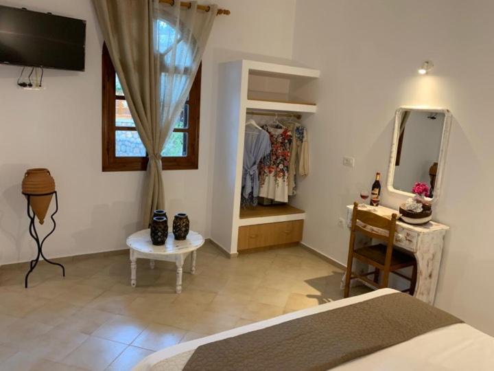 Philoxenia Hotel & Studios