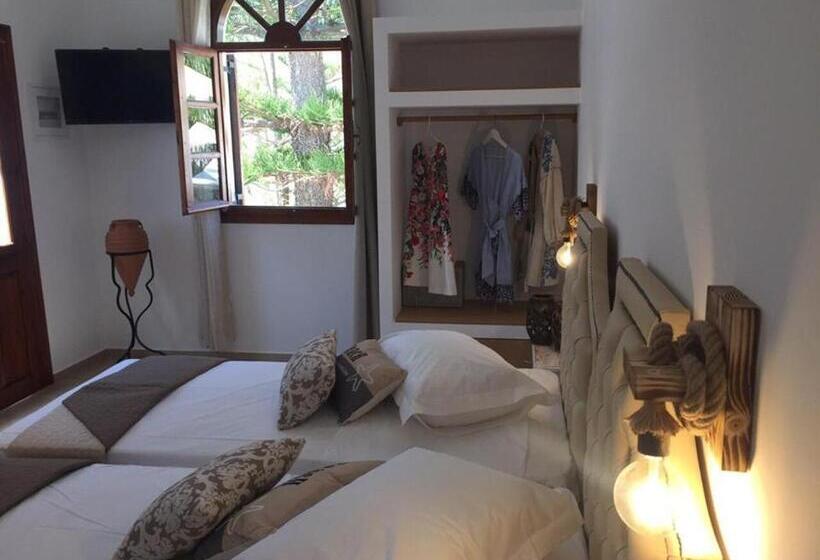 Philoxenia Hotel & Studios