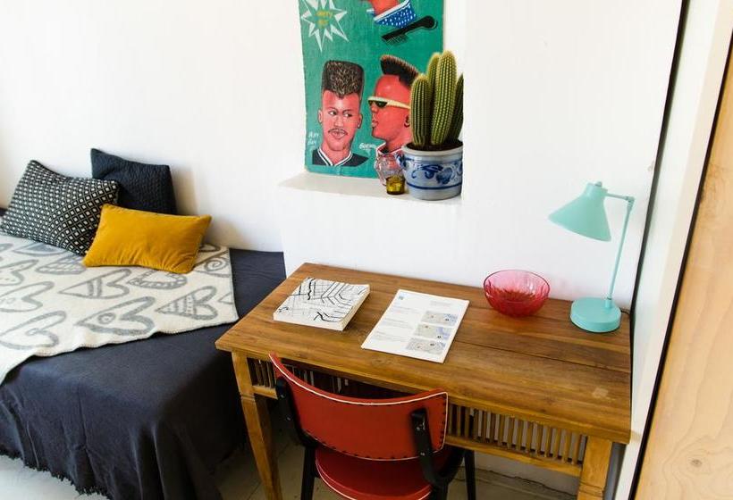 مبيت وإفطار The One Roomed Guesthouse