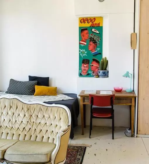 تختخواب و صبحانه The One Roomed Guesthouse