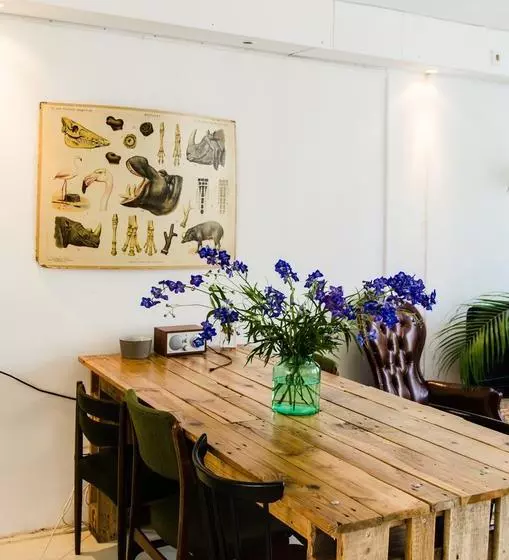 تختخواب و صبحانه The One Roomed Guesthouse