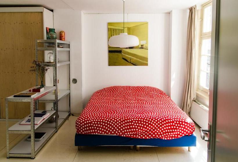 مبيت وإفطار The One Roomed Guesthouse