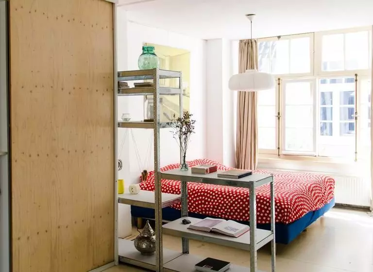 تختخواب و صبحانه The One Roomed Guesthouse