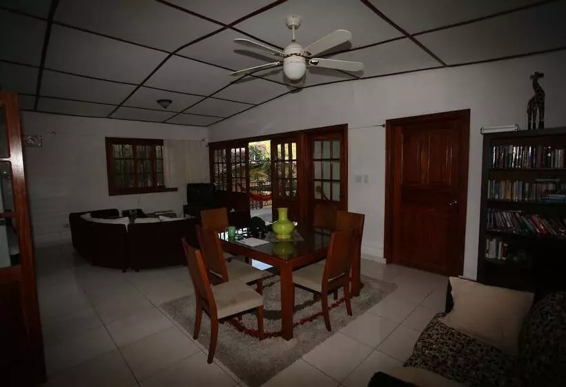 Hostal Gaia   Hostel