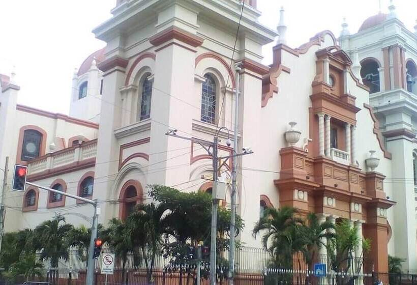 هتل Guesthouse Dos Molinos B&b