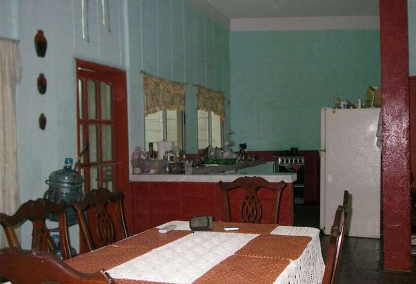 هتل Guesthouse Dos Molinos B&b