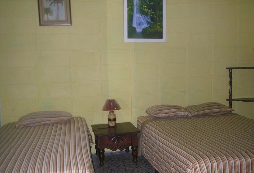 هتل Guesthouse Dos Molinos B&b