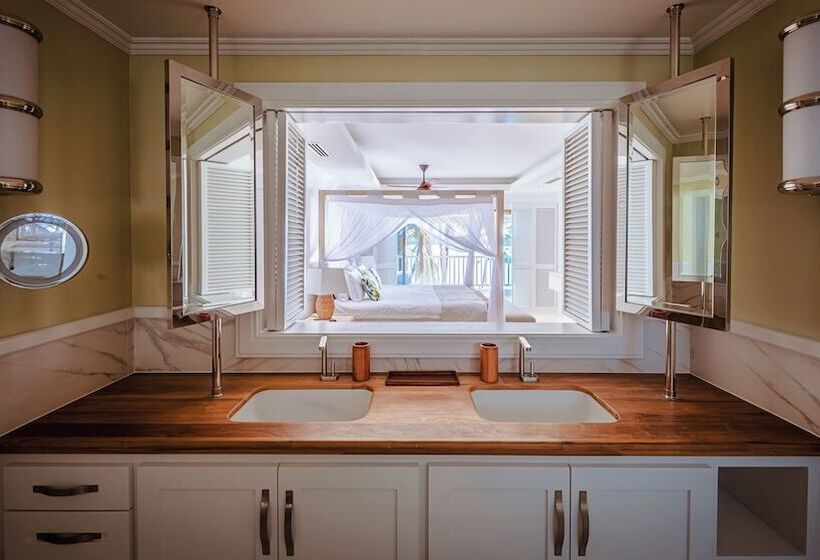 استراحتگاه Hemingways Watamu