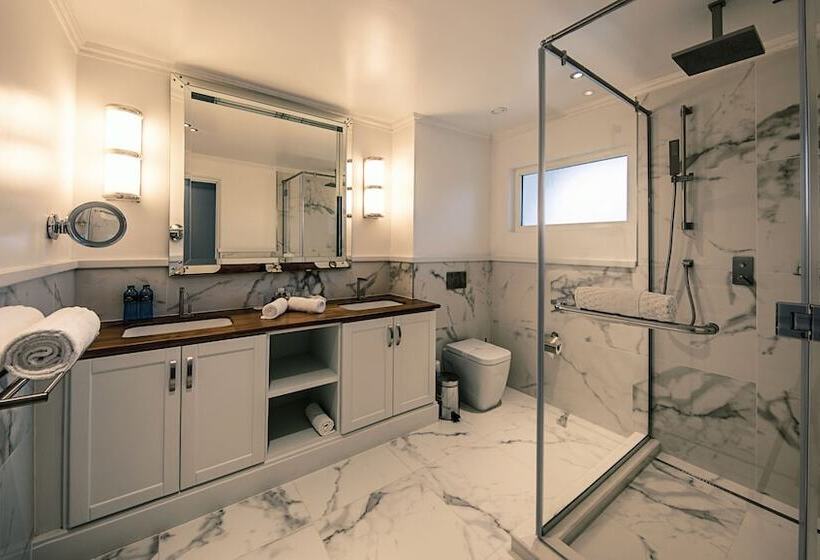 استراحتگاه Hemingways Watamu