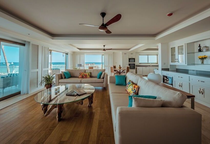 استراحتگاه Hemingways Watamu