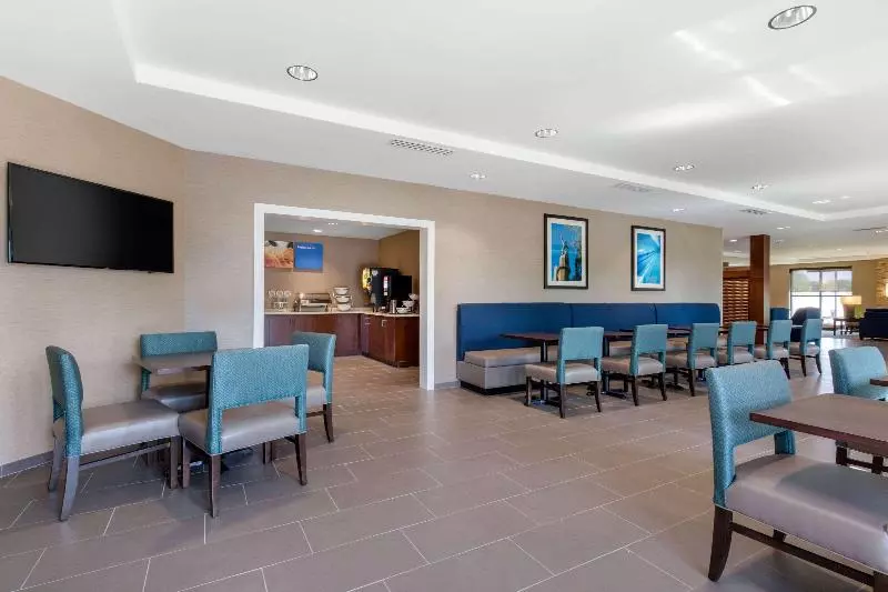 ホテル Comfort Inn & Suites At Crossplex Village