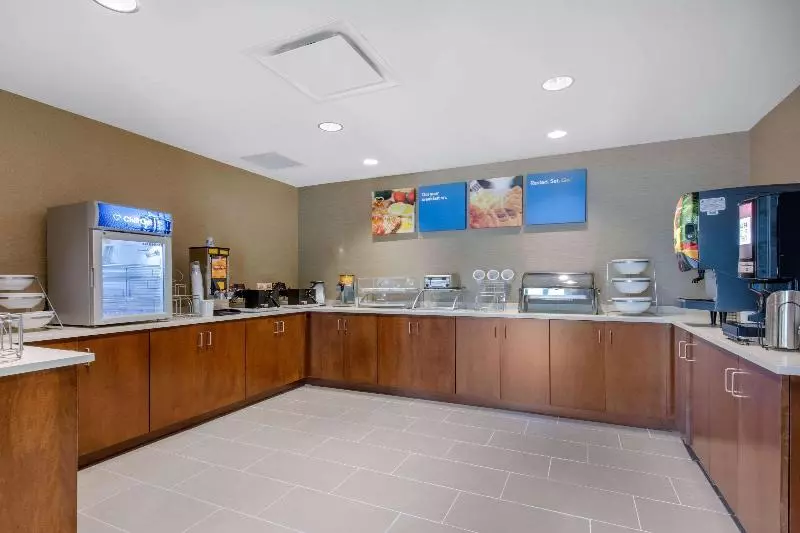 ホテル Comfort Inn & Suites At Crossplex Village