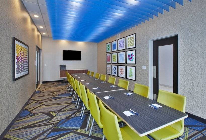 Отель Holiday Inn Express   Auburn Hills South, An Ihg