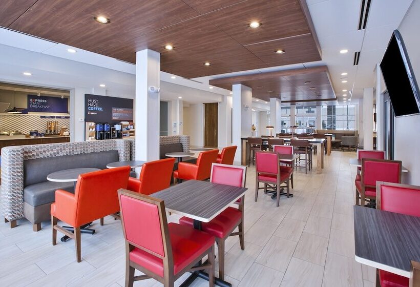 Отель Holiday Inn Express   Auburn Hills South, An Ihg