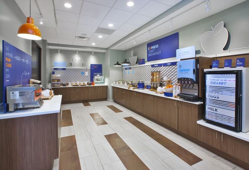 Отель Holiday Inn Express   Auburn Hills South, An Ihg