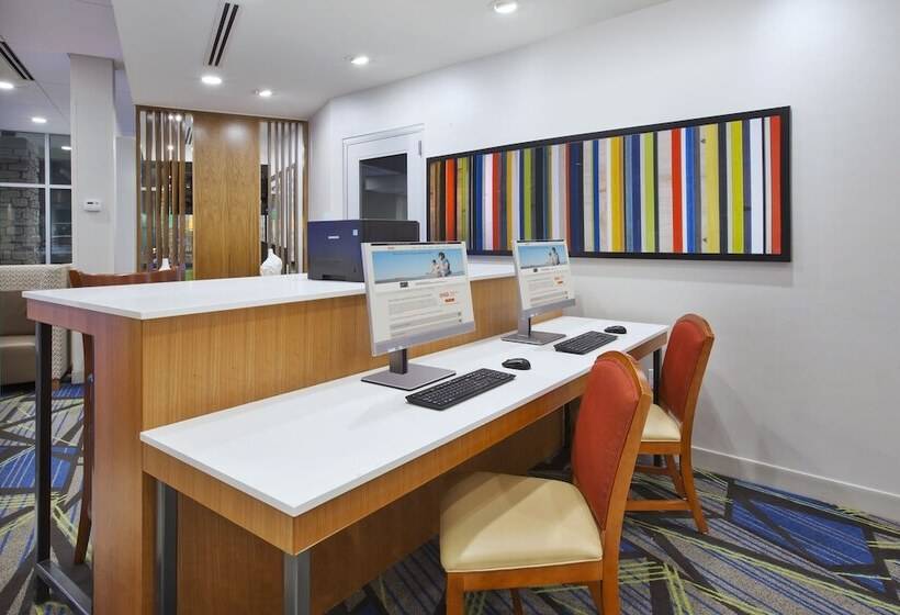 Отель Holiday Inn Express   Auburn Hills South, An Ihg