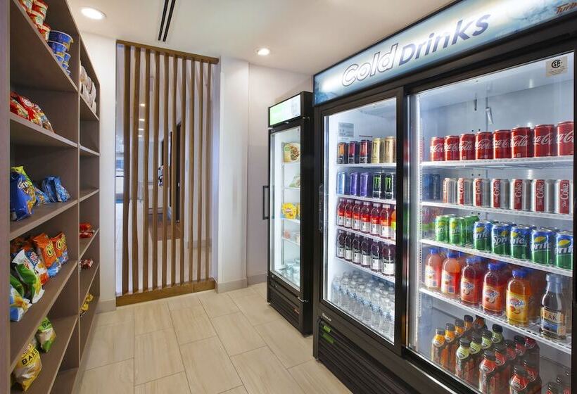 Отель Holiday Inn Express   Auburn Hills South, An Ihg