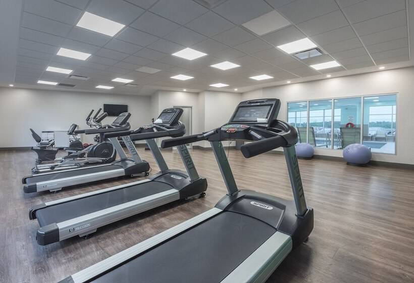 هتل Holiday Inn Express & Suites Moncton, An Ihg