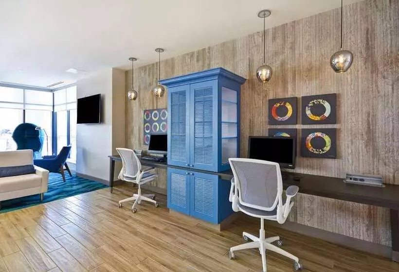 ホテル Home2 Suites By Hilton Perrysburg Levis Commons Toledo