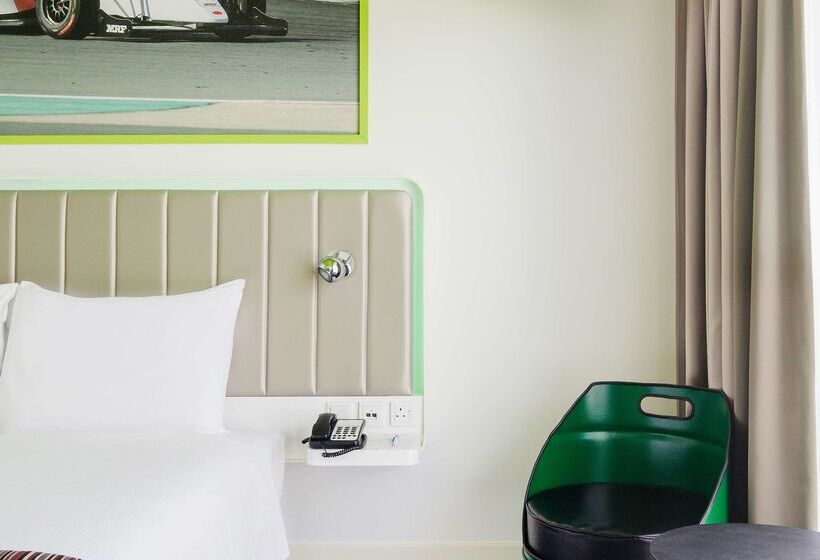 هتل Park Inn By Radisson Dubai Motor City