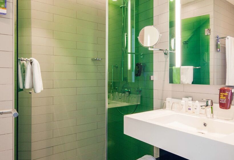 هتل Park Inn By Radisson Dubai Motor City