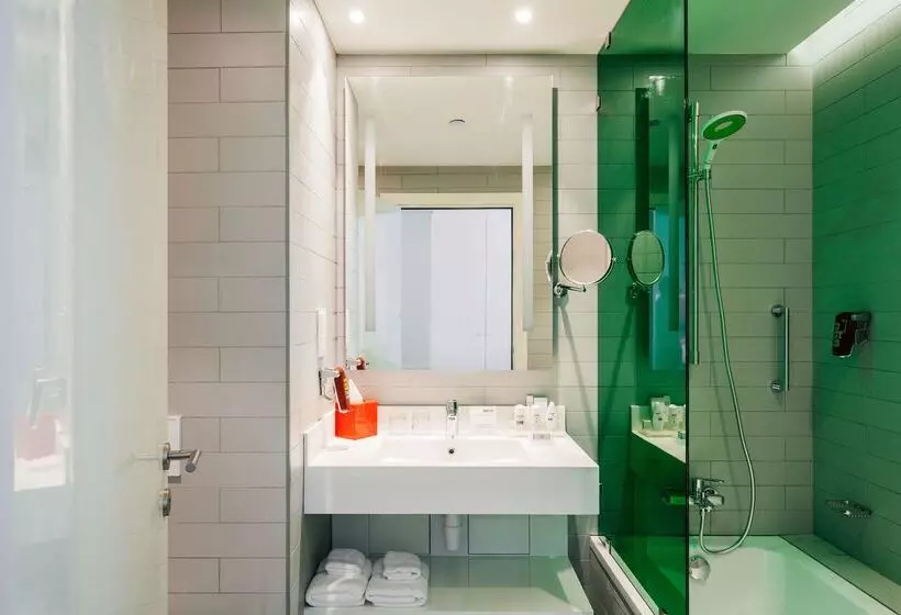 هتل Park Inn By Radisson Dubai Motor City