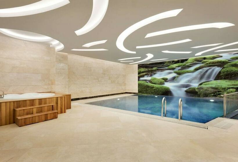 هتل Ramada By Wyndham Gumushane