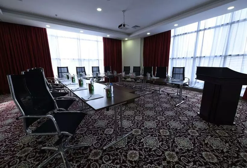 ホテル Ramada Encore By Wyndham Kuwait Downtown