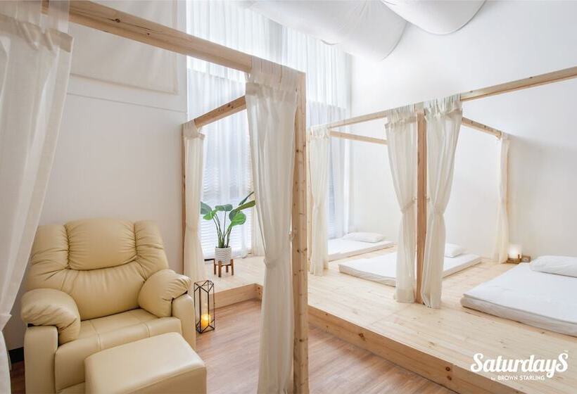 Szálloda Saturdays Residence By Brown Starling