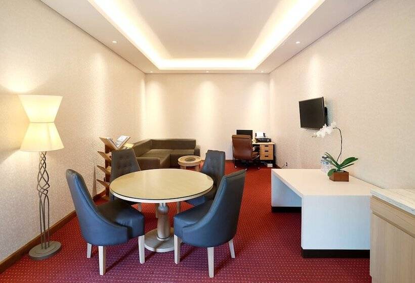 בית מלון כפרי Seres Springs Resort & Spa, Singakerta