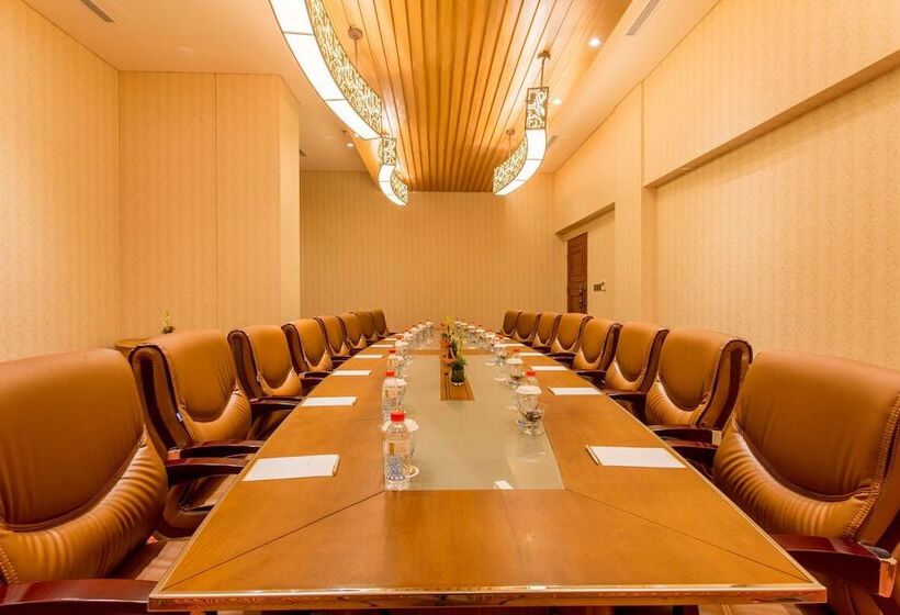 בית מלון כפרי Seres Springs Resort & Spa, Singakerta