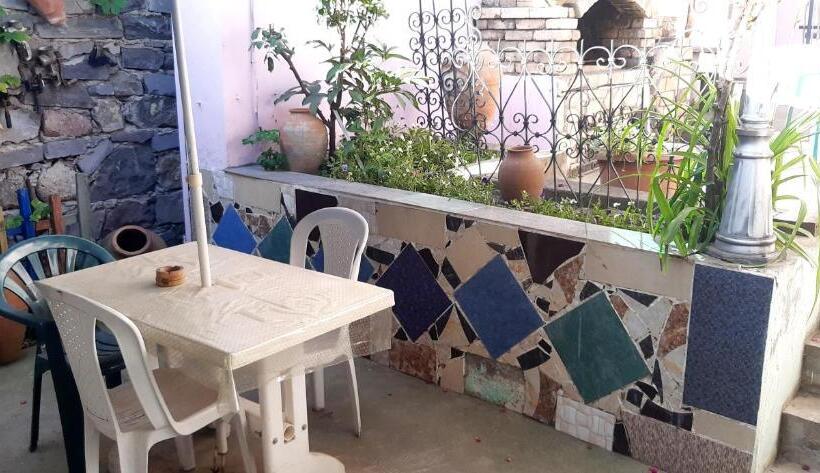 هاستل Lovely Goris