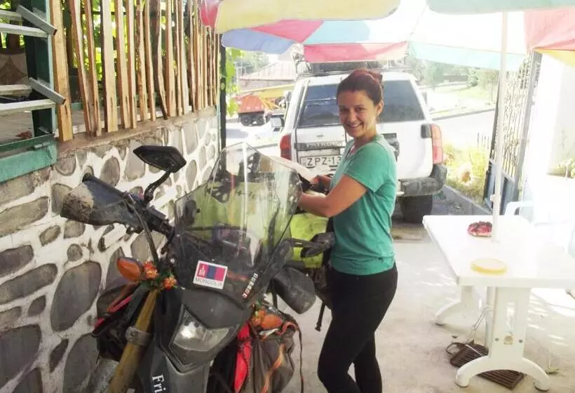 هاستل Lovely Goris