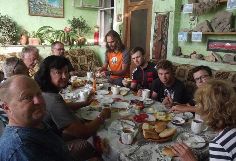 هاستل Lovely Goris