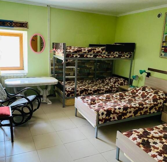 هاستل Lovely Goris