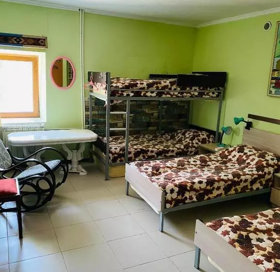 هاستل Lovely Goris