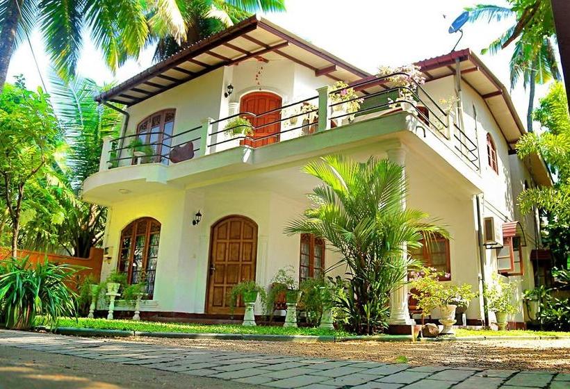 Holiday Nest Bed & Breakfast