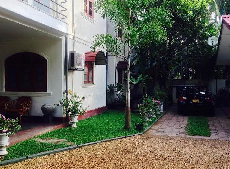 Holiday Nest Bed & Breakfast