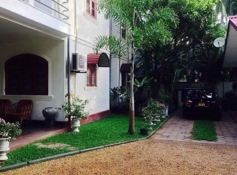 Holiday Nest Bed & Breakfast