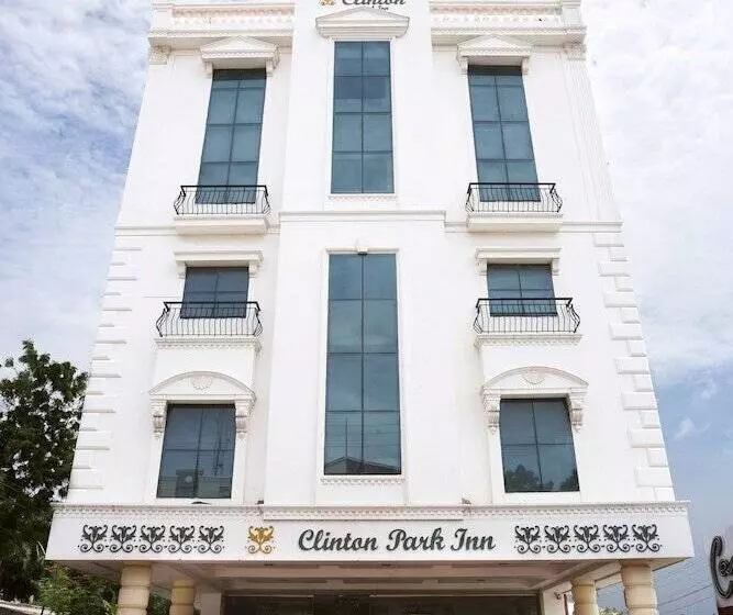 Hotelli Clinton Park Inn