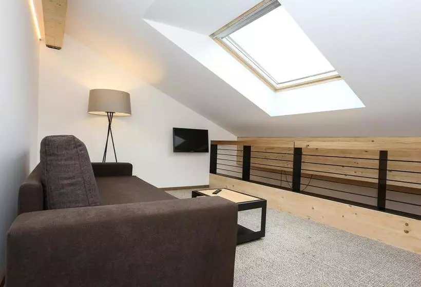 Hotelli Gasthof Höllriegl