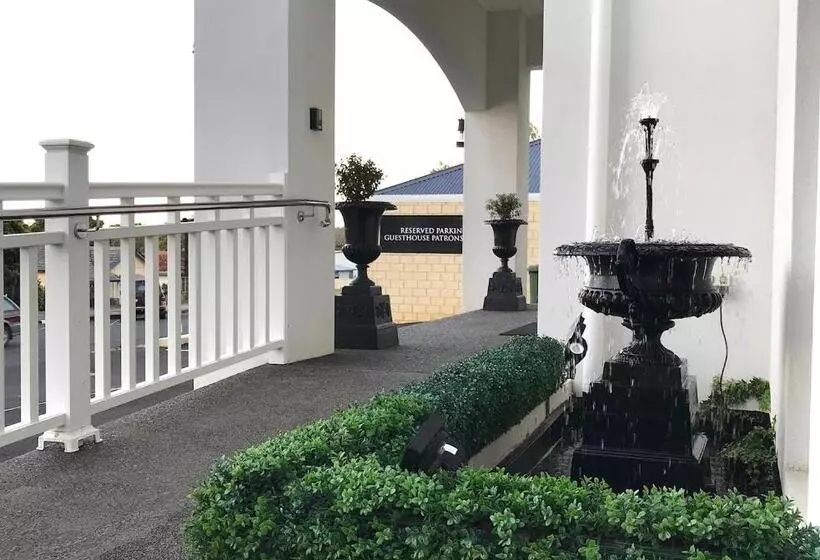 Hotelli Josephines Luxury Accommodation