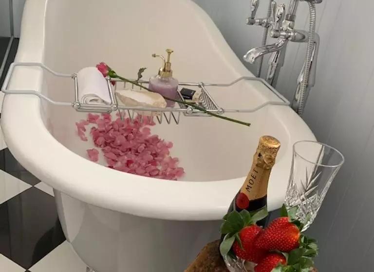 Hotelli Josephines Luxury Accommodation