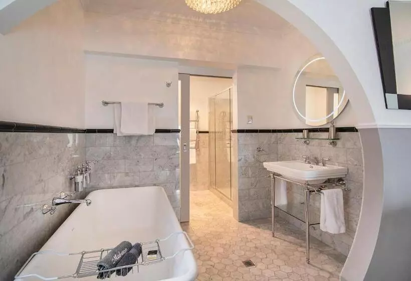 Hotelli Josephines Luxury Accommodation