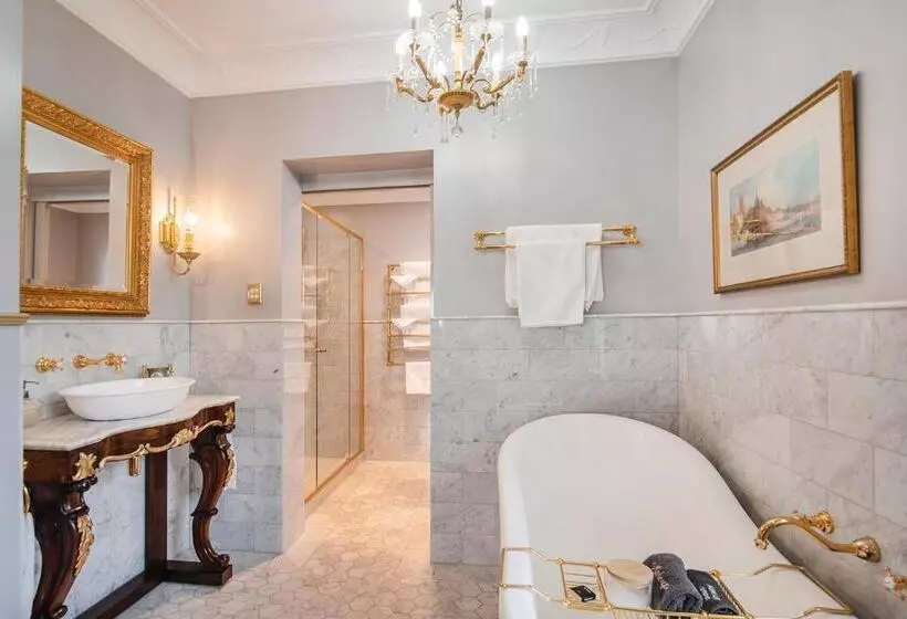 Hotelli Josephines Luxury Accommodation